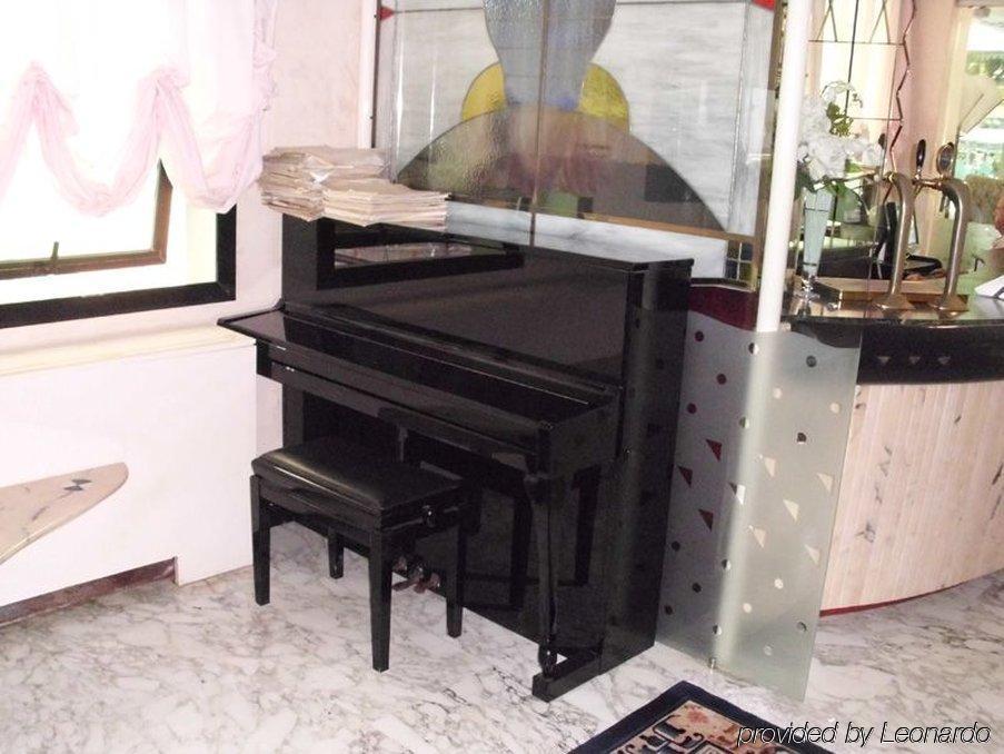 Hotel Levante Римини Номер фото