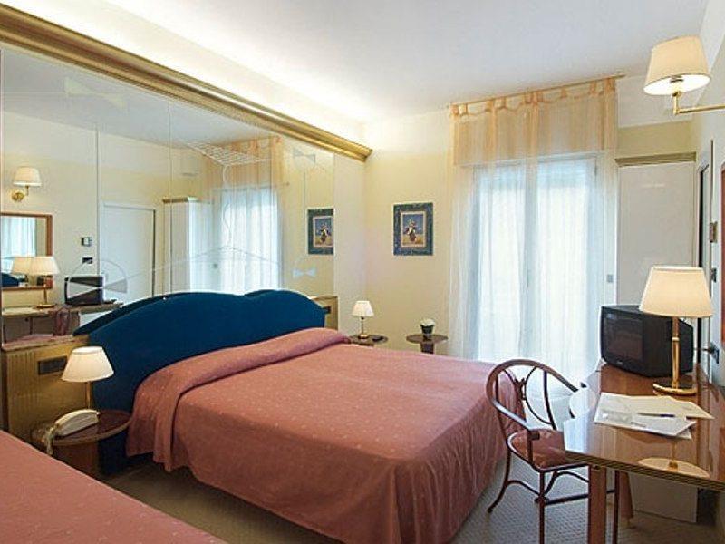 Hotel Levante Римини Экстерьер фото