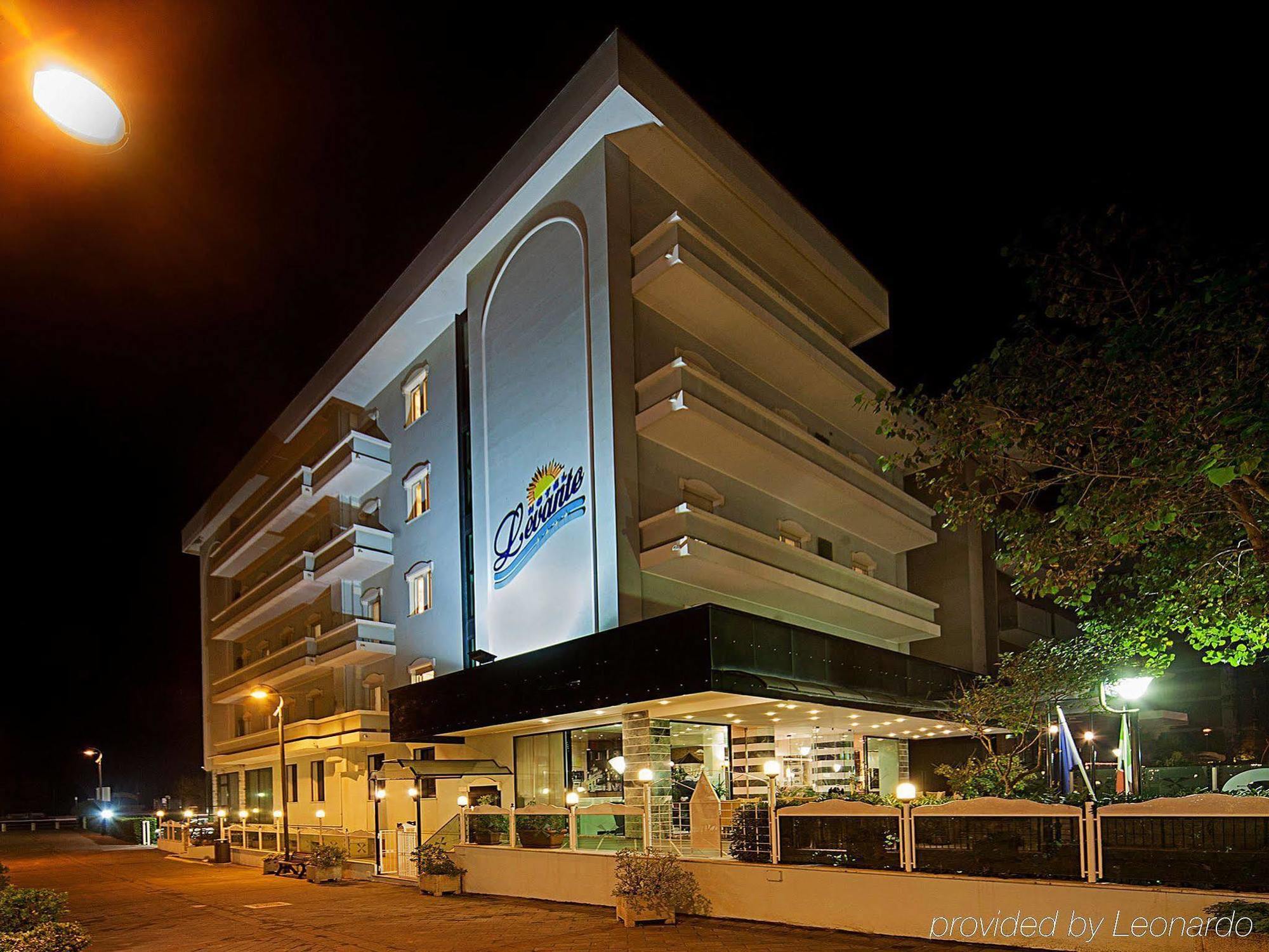 Hotel Levante Римини Экстерьер фото