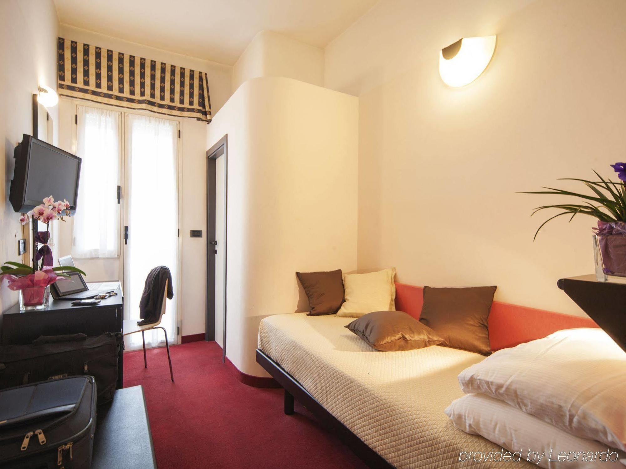 Hotel Levante Римини Экстерьер фото
