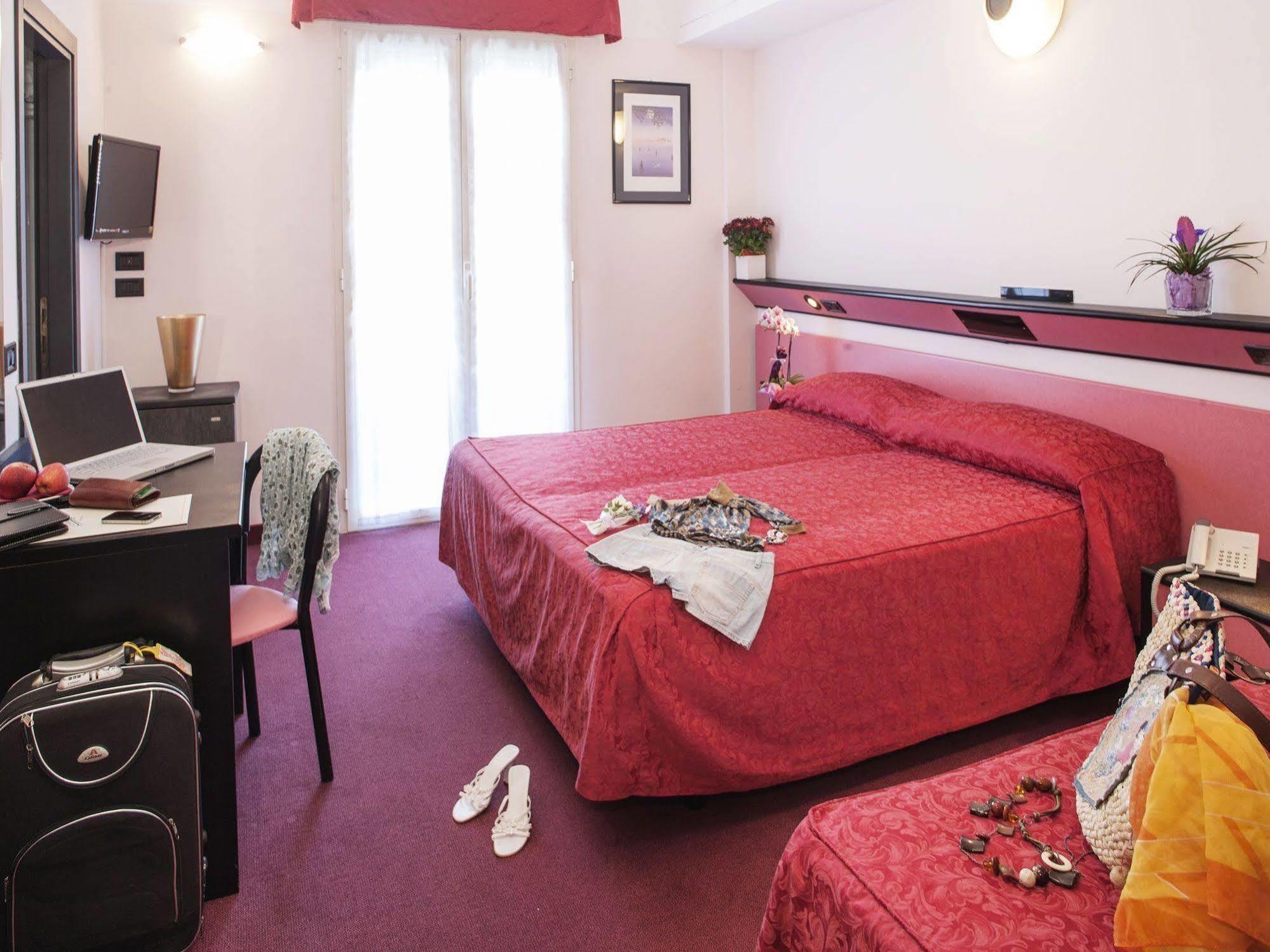 Hotel Levante Римини Экстерьер фото