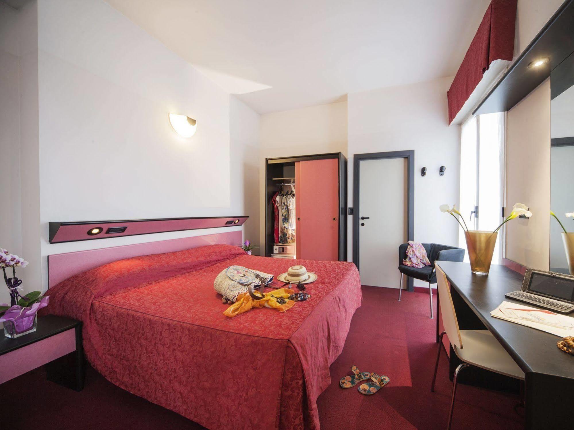 Hotel Levante Римини Экстерьер фото