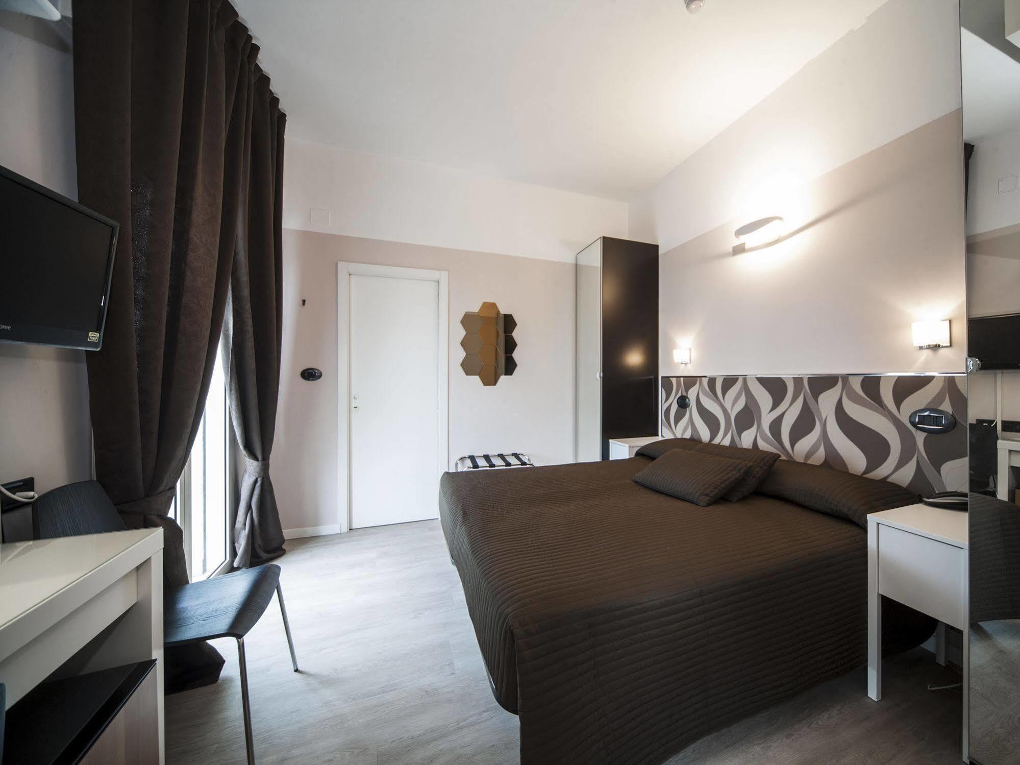 Hotel Levante Римини Экстерьер фото
